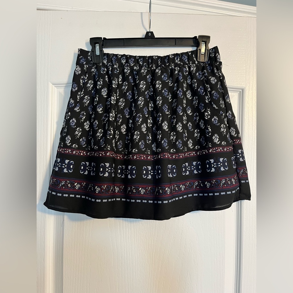 Elastic-waist skirt with pockets